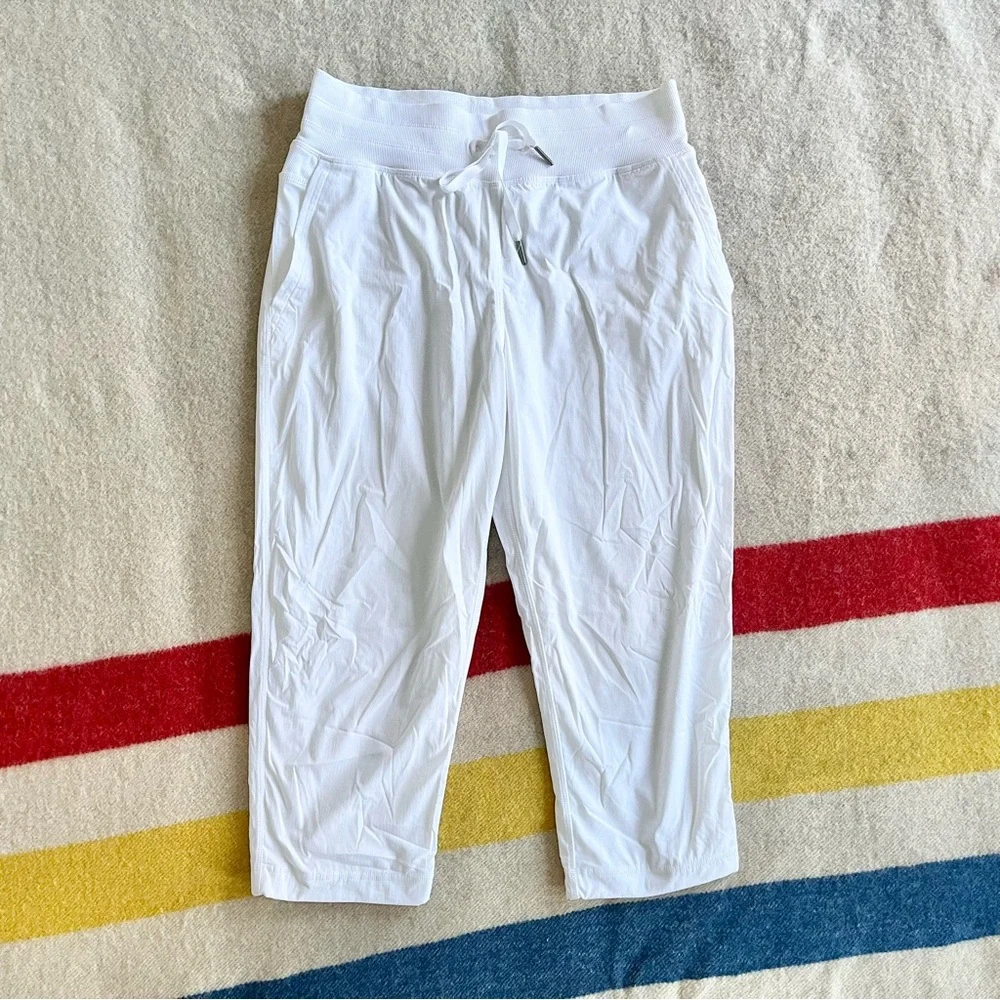 Lululemon white studio crop II